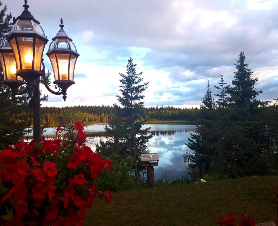 Wettstone Guest Ranch * Bridge Lake
