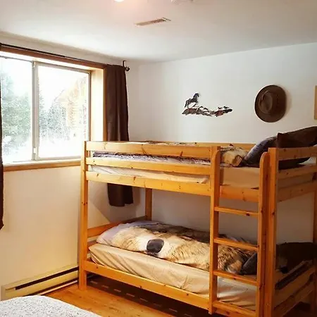 Wettstone Guest Ranch Bed & Breakfast Bridge Lake Room photo